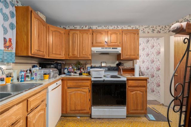39 Greenfield Avenue, North Providence, RI 02911