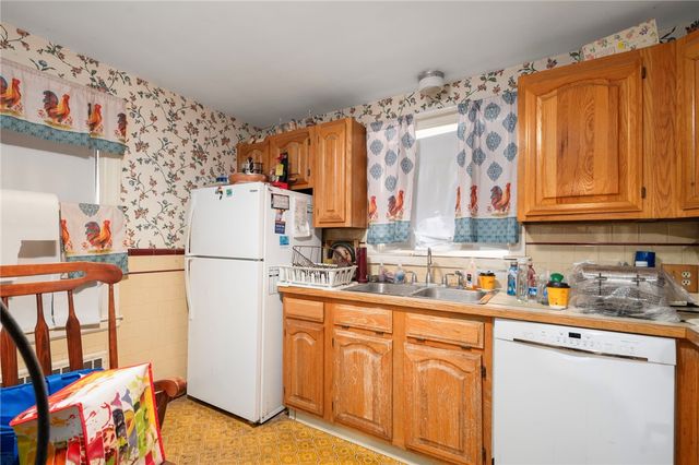 39 Greenfield Avenue, North Providence, RI 02911