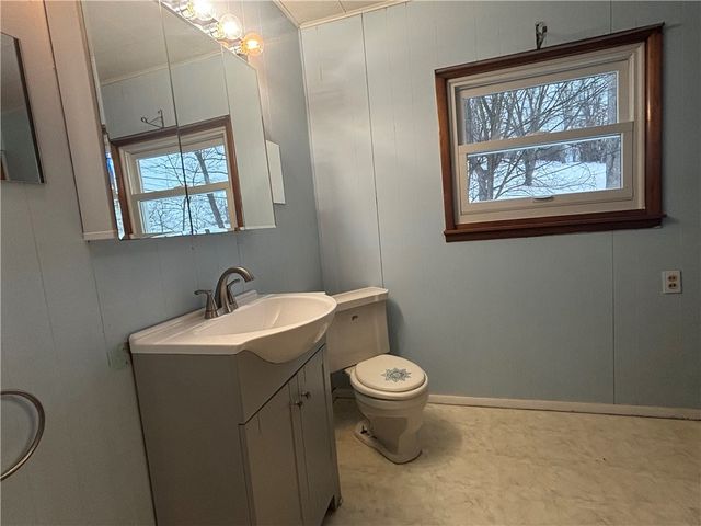 121 Panorama Dr, South Strabane, PA 15301