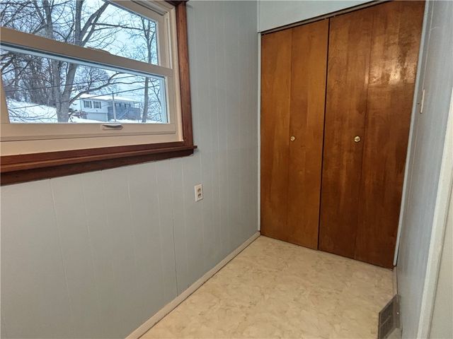 121 Panorama Dr, South Strabane, PA 15301