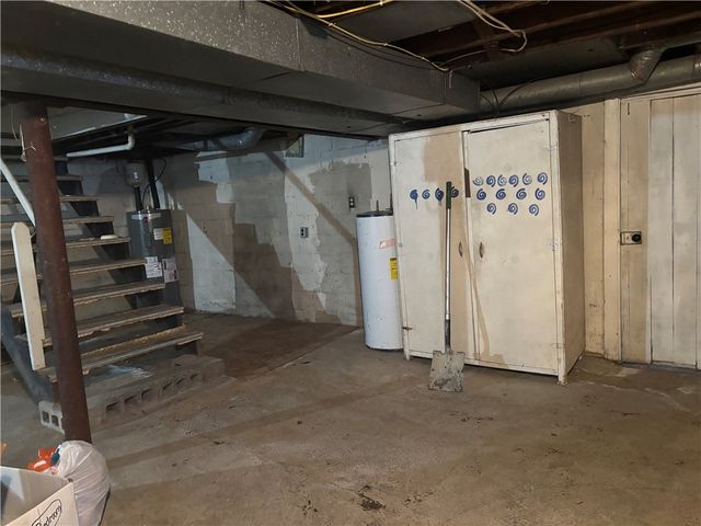 121 Panorama Dr, South Strabane, PA 15301