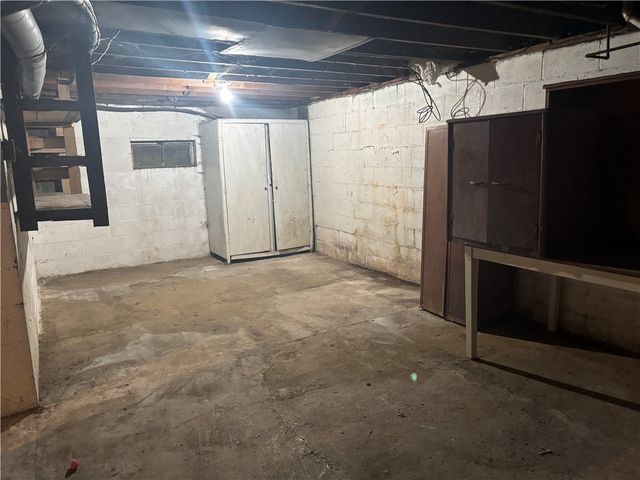 121 Panorama Dr, South Strabane, PA 15301