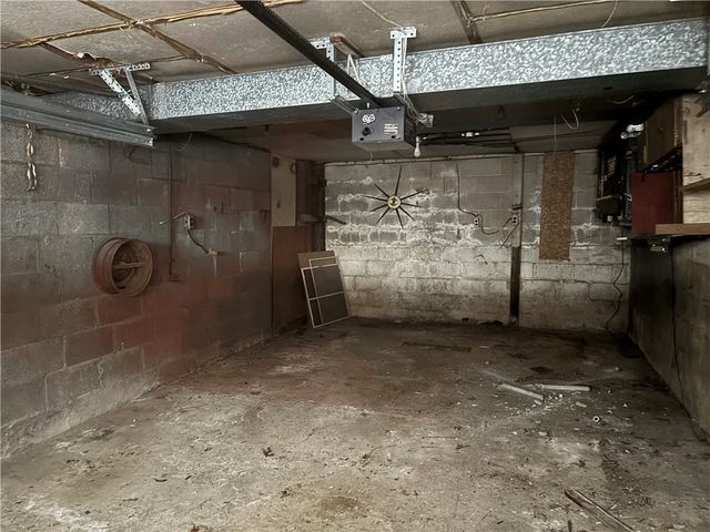 121 Panorama Dr, South Strabane, PA 15301