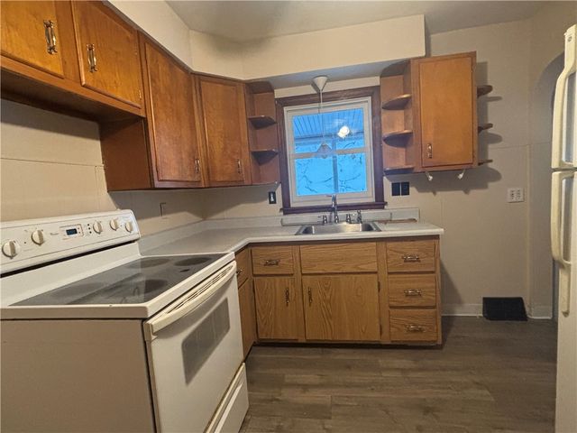 121 Panorama Dr, South Strabane, PA 15301