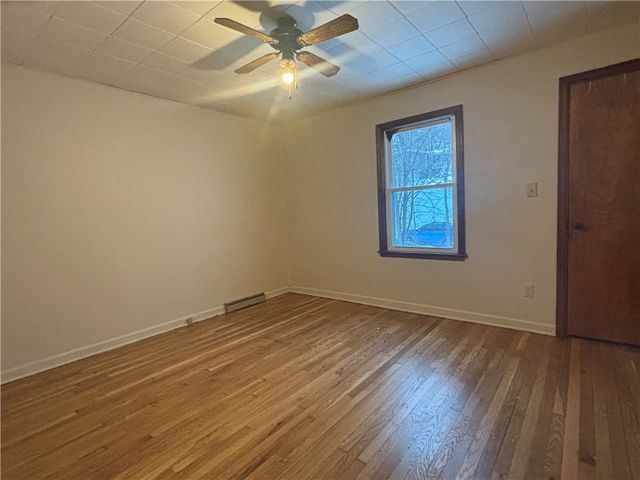 121 Panorama Dr, South Strabane, PA 15301