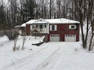121 Panorama Dr, South Strabane, PA 15301