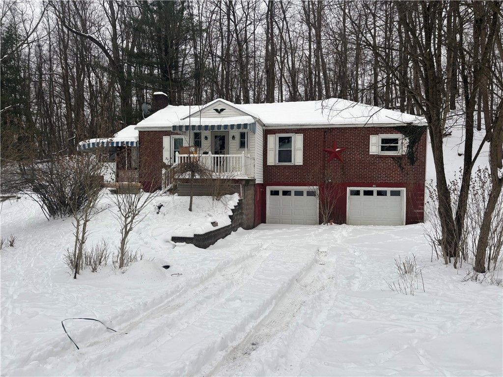 121 Panorama Dr, South Strabane, PA 15301