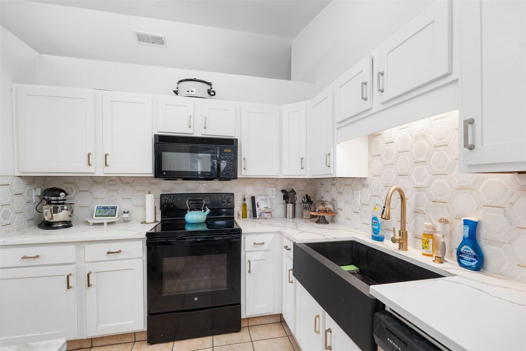 6700 Oriole Court, Fort Worth, TX 76137