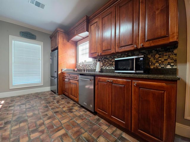 210 Plantation Dr, Cut Off, LA 70345