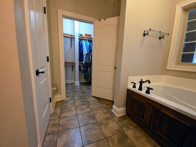 210 Plantation Dr, Cut Off, LA 70345