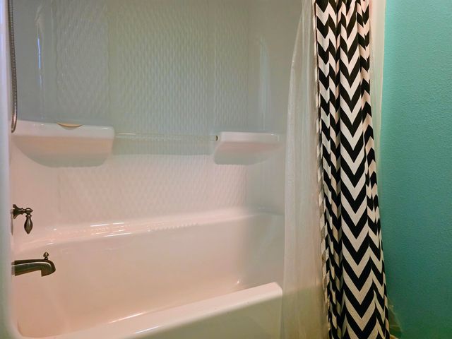 210 Plantation Dr, Cut Off, LA 70345