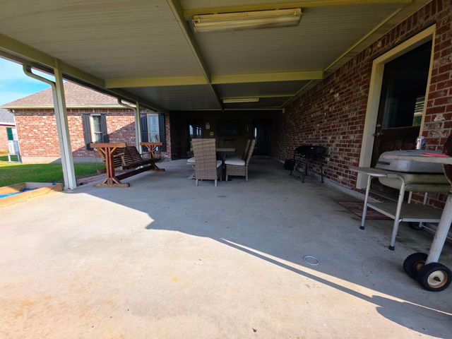 210 Plantation Dr, Cut Off, LA 70345