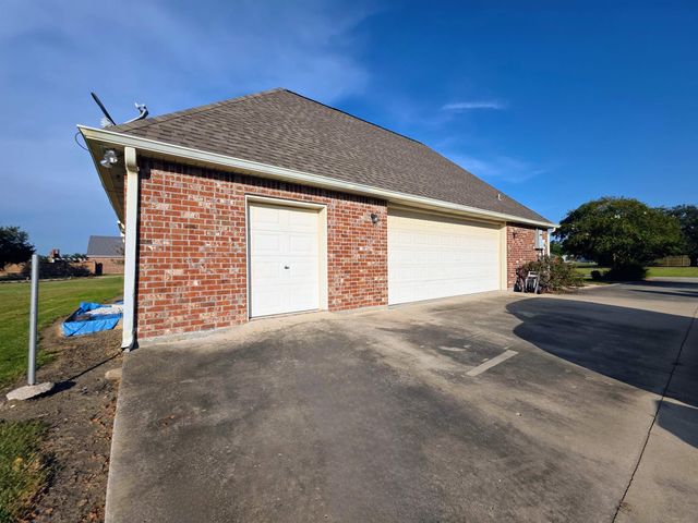 210 Plantation Dr, Cut Off, LA 70345