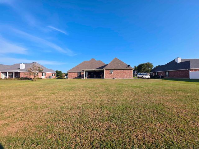 210 Plantation Dr, Cut Off, LA 70345