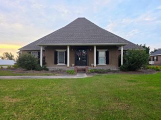 210 Plantation Dr, Cut Off, LA 70345