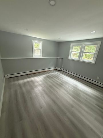 329 Woodside Rd, Barnstable, MA 02668