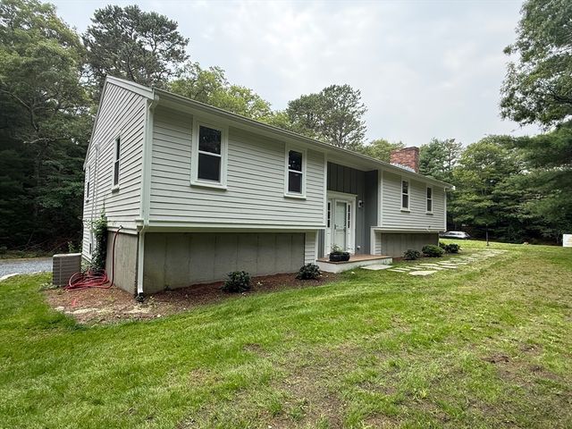 329 Woodside Rd, Barnstable, MA 02668