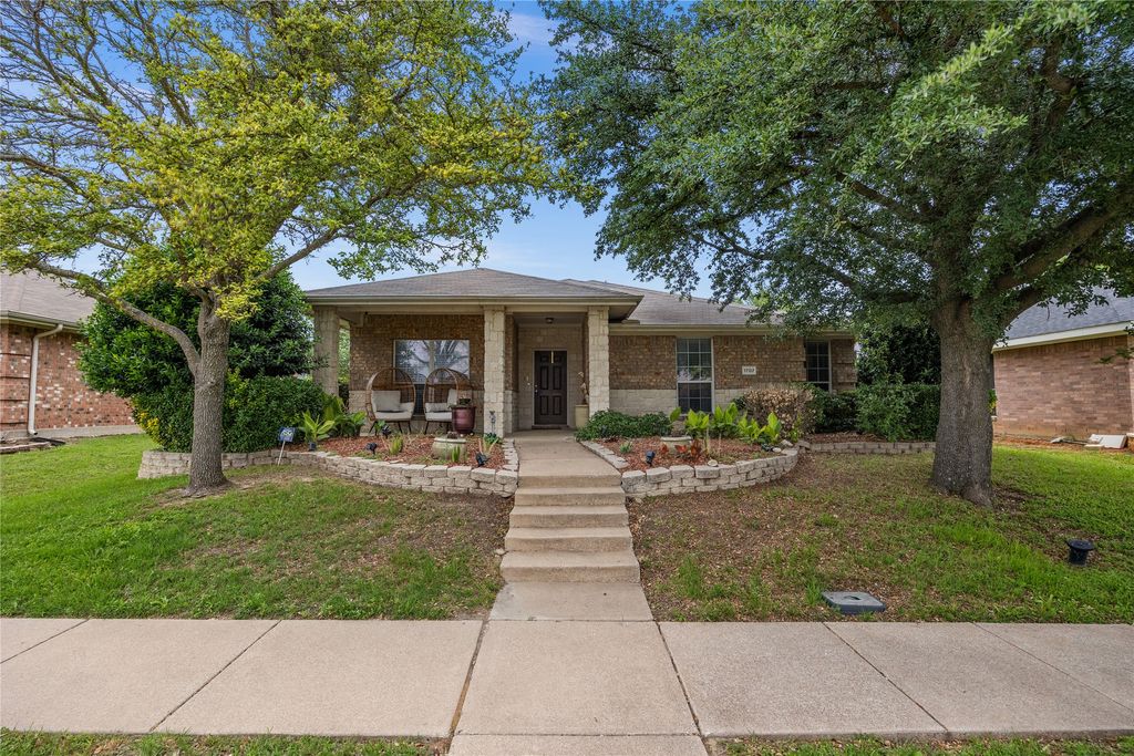 1707 W Venus Drive, Lancaster, TX 75134