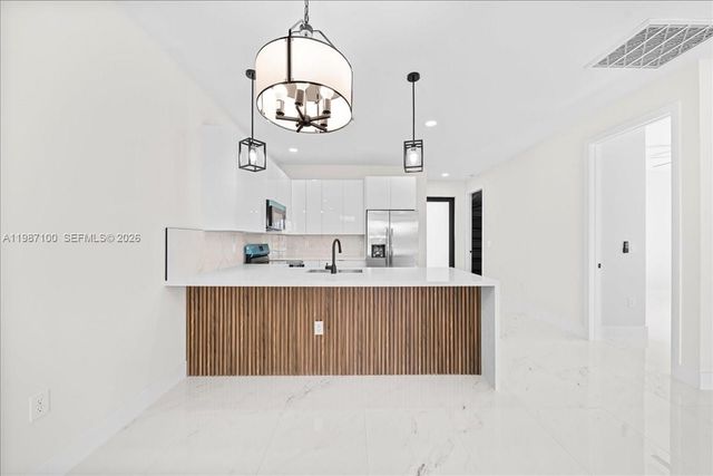 1202 NE 8th PL, Cape Coral, FL 33909