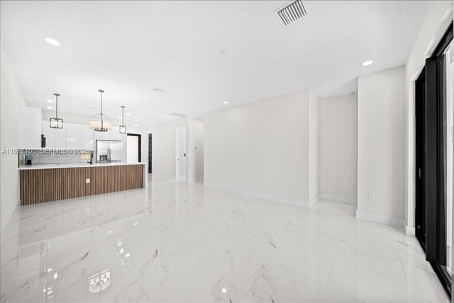 1202 NE 8th PL, Cape Coral, FL 33909