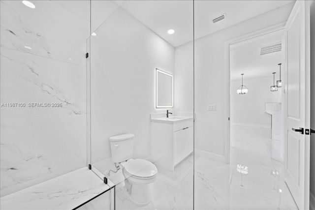1202 NE 8th PL, Cape Coral, FL 33909