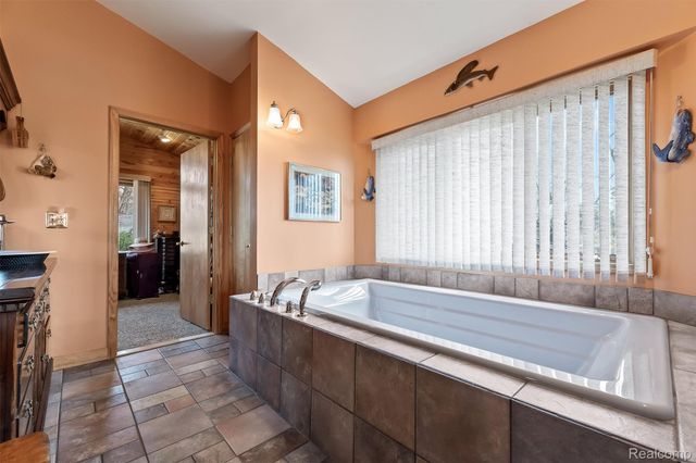2745 Lari Court, West Bloomfield Charter Township, MI 48324