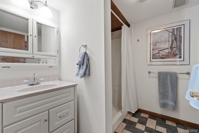 2745 Lari Court, West Bloomfield Charter Township, MI 48324