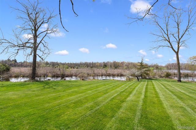 2745 Lari Court, West Bloomfield Charter Township, MI 48324