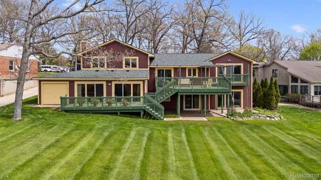 2745 Lari Court, West Bloomfield Charter Township, MI 48324