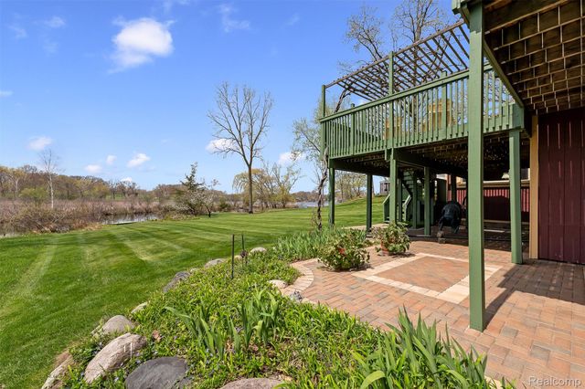 2745 Lari Court, West Bloomfield Charter Township, MI 48324