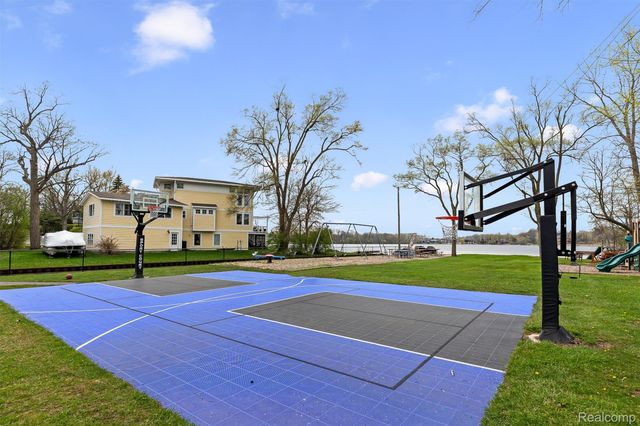 2745 Lari Court, West Bloomfield Charter Township, MI 48324