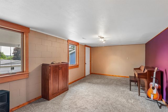 700 Division Street, Guthrie Center, IA 50115