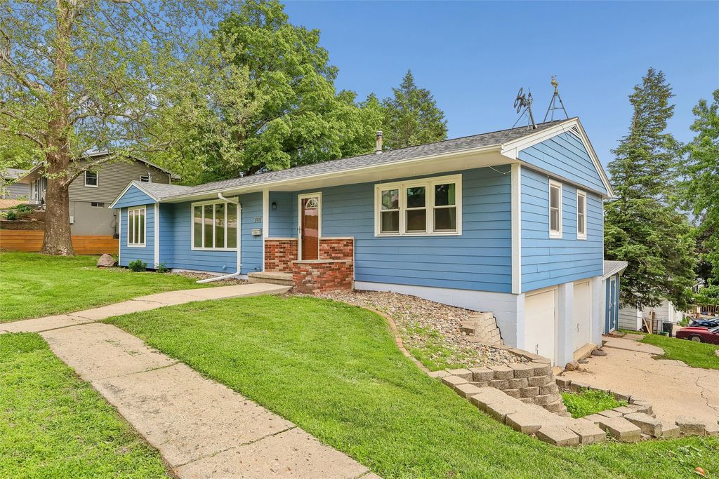 700 Division Street, Guthrie Center, IA 50115