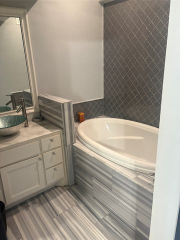 106 E Shady Grove Road, Grand Prairie, TX 75050