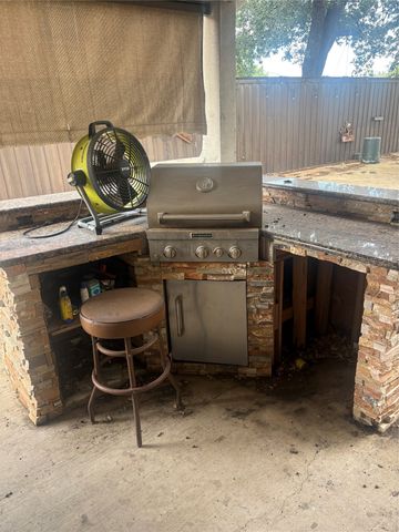 106 E Shady Grove Road, Grand Prairie, TX 75050
