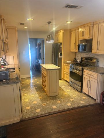 106 E Shady Grove Road, Grand Prairie, TX 75050
