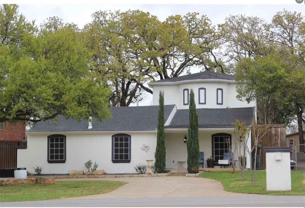 106 E Shady Grove Road, Grand Prairie, TX 75050