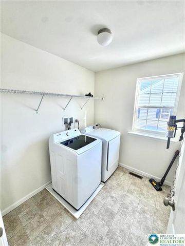 370 Redclover Lane, Upper Macungie Twp, PA 18104