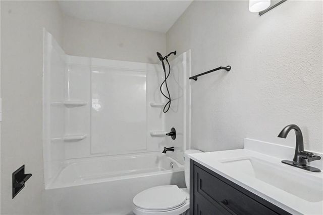 2527 Morningside Drive, Lawrence, KS 66047