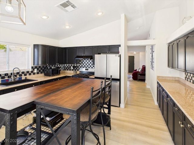 7949 Indian Cloud Avenue, Las Vegas, NV 89129