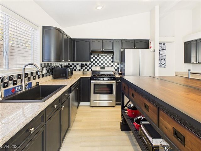 7949 Indian Cloud Avenue, Las Vegas, NV 89129