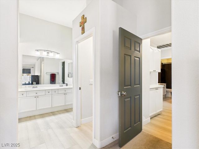 7949 Indian Cloud Avenue, Las Vegas, NV 89129