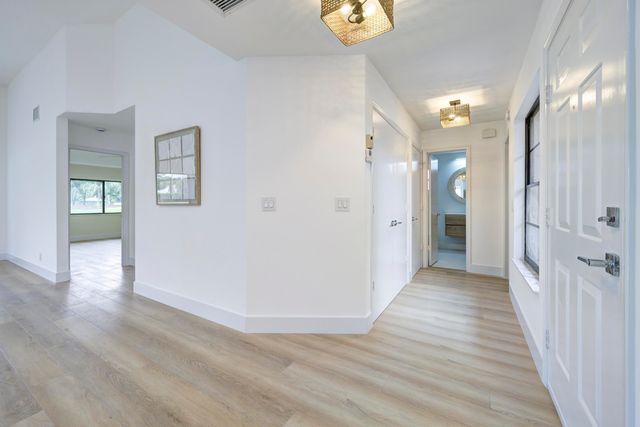 6890 Touchstone Circle, Palm Beach Gardens, FL 33418