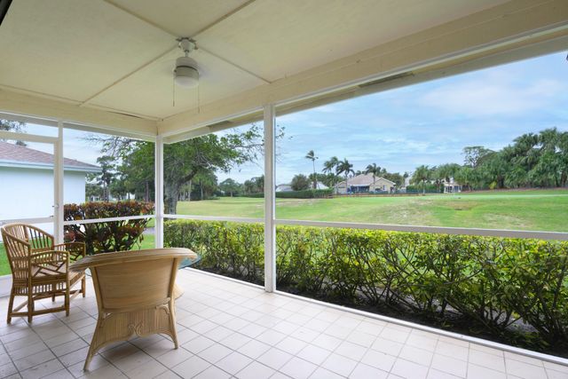 6890 Touchstone Circle, Palm Beach Gardens, FL 33418