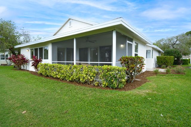 6890 Touchstone Circle, Palm Beach Gardens, FL 33418