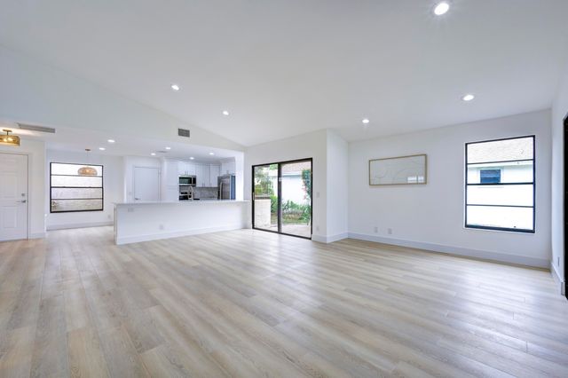 6890 Touchstone Circle, Palm Beach Gardens, FL 33418