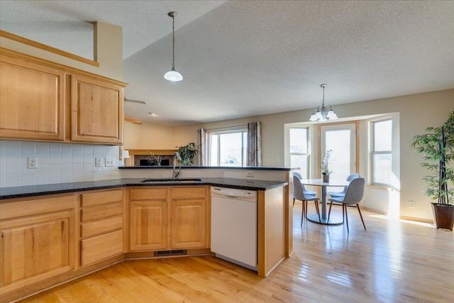 906 S Glenmoor, Wichita, KS 67207