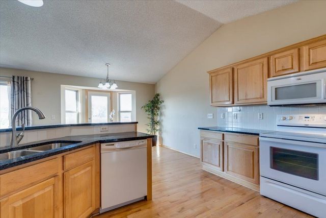 906 S Glenmoor, Wichita, KS 67207