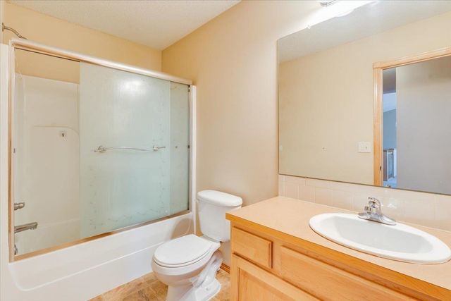 906 S Glenmoor, Wichita, KS 67207