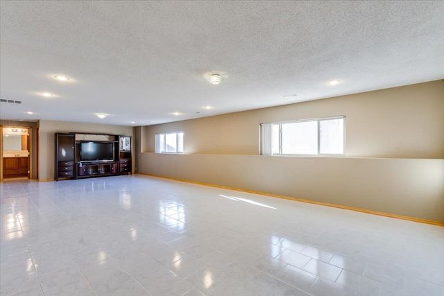 906 S Glenmoor, Wichita, KS 67207